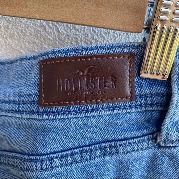Hollister CURVY HIGH-RISE VINTAGE SHORT 4" Asymmetrical  Button Up 28 - Picture 2 of 6